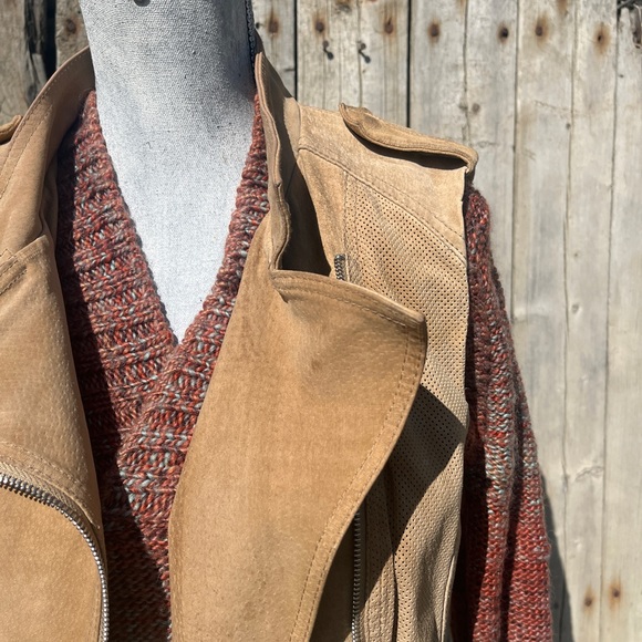 TAN FRINGED LEATHER VEST SIZE MED - Picture 6 of 11